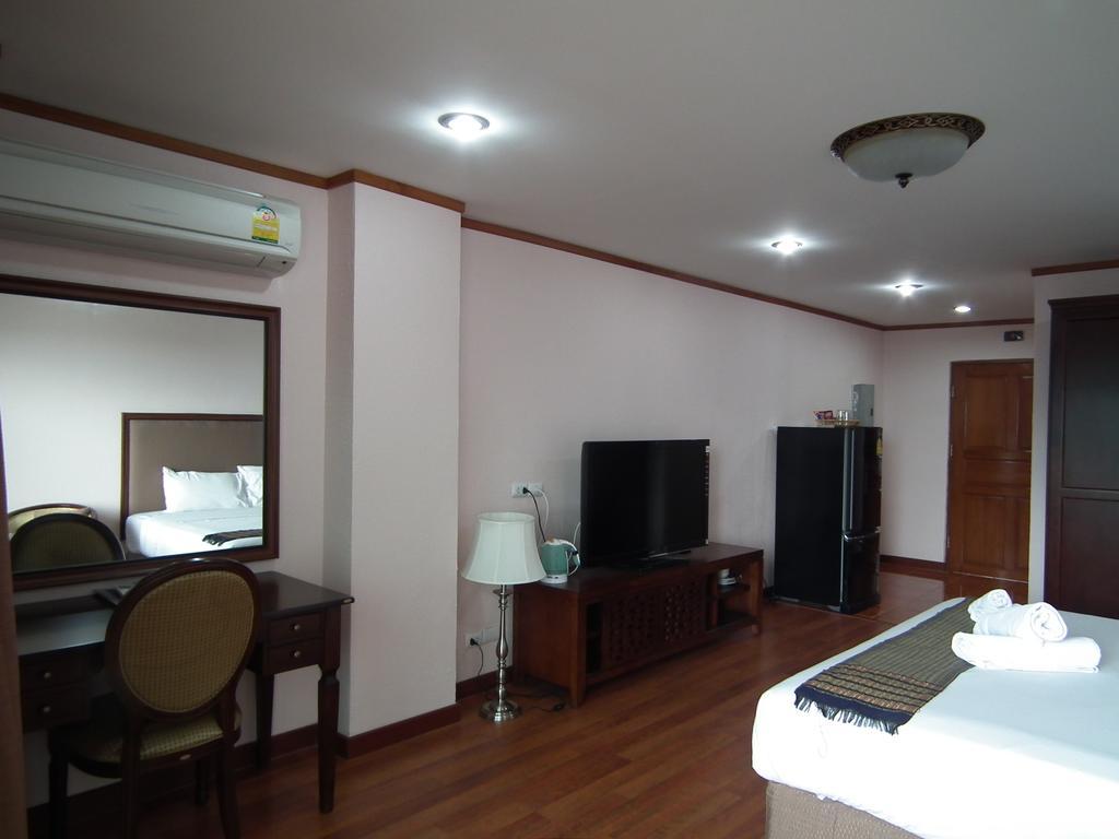 Abricole At Pattaya Hill Apartment Exterior foto