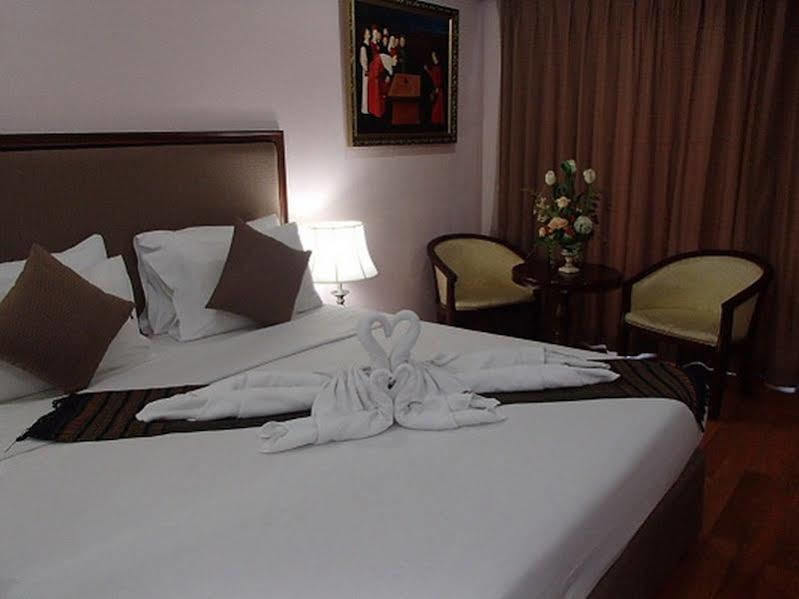 Abricole At Pattaya Hill Apartment Exterior foto