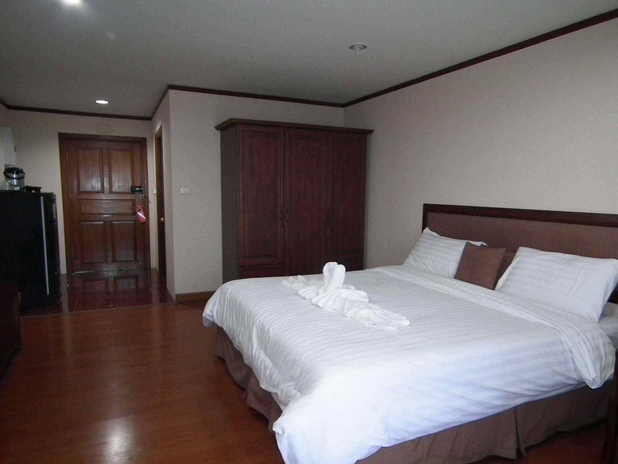 Abricole At Pattaya Hill Apartment Exterior foto