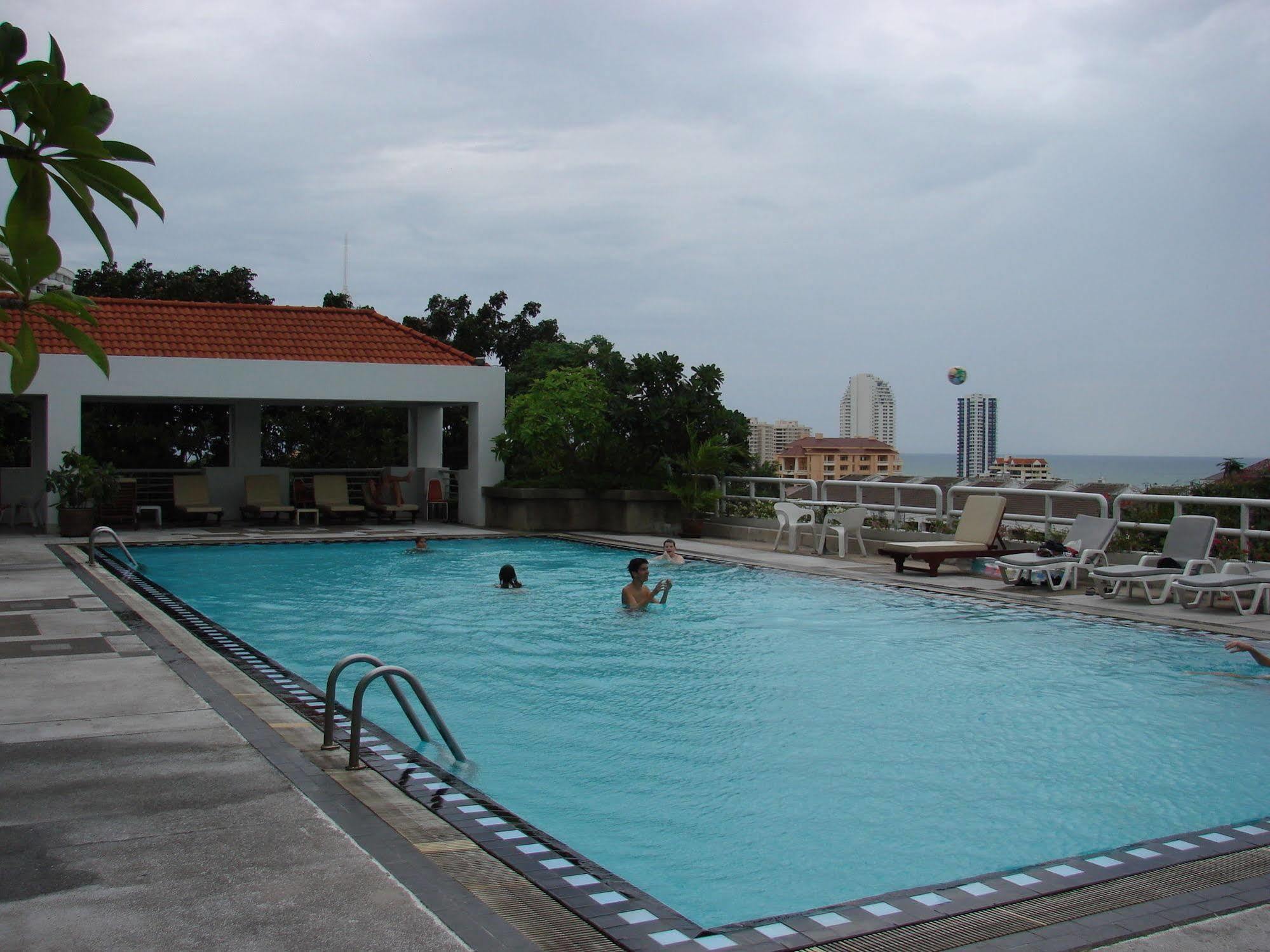 Abricole At Pattaya Hill Apartment Exterior foto