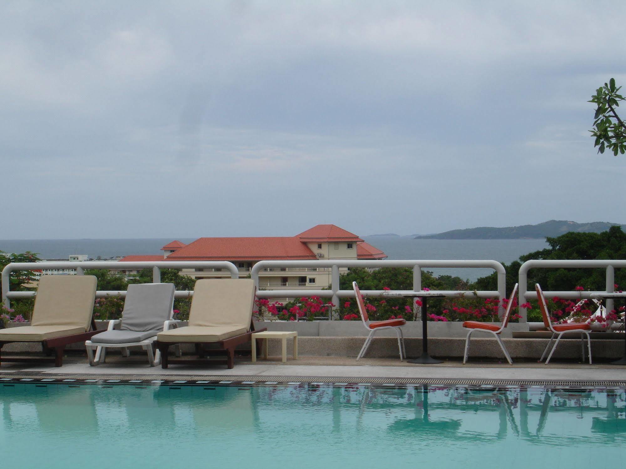 Abricole At Pattaya Hill Apartment Exterior foto