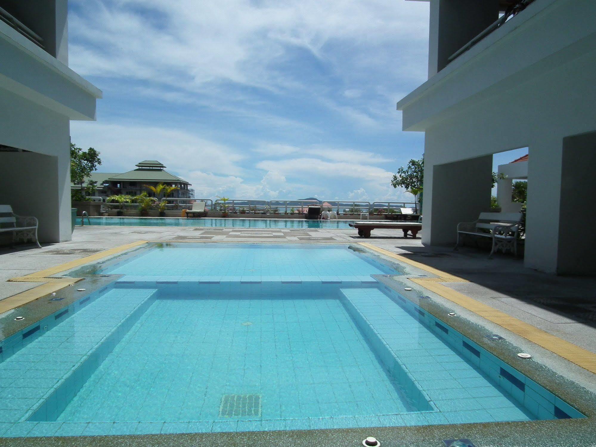 Abricole At Pattaya Hill Apartment Exterior foto