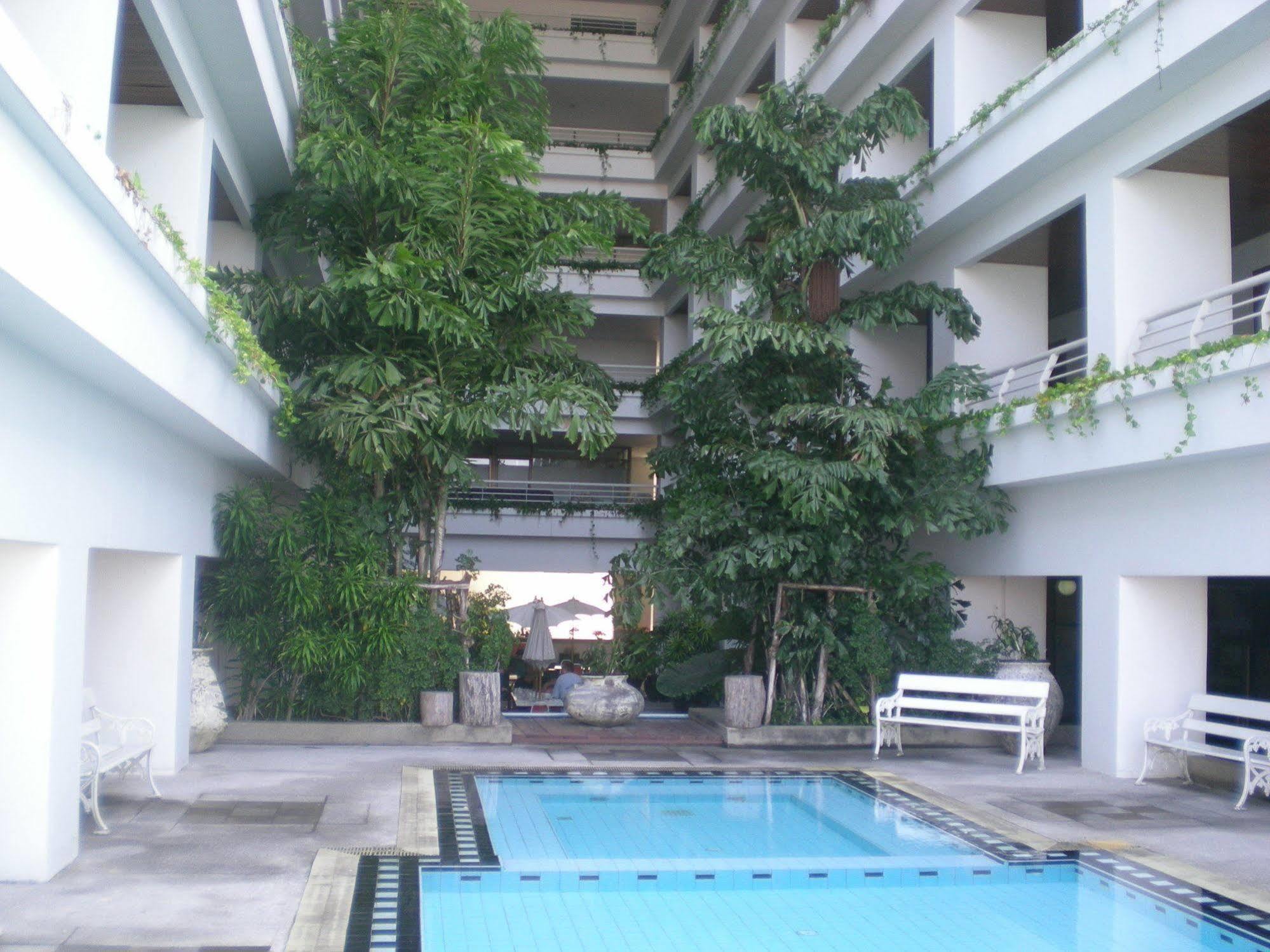 Abricole At Pattaya Hill Apartment Exterior foto