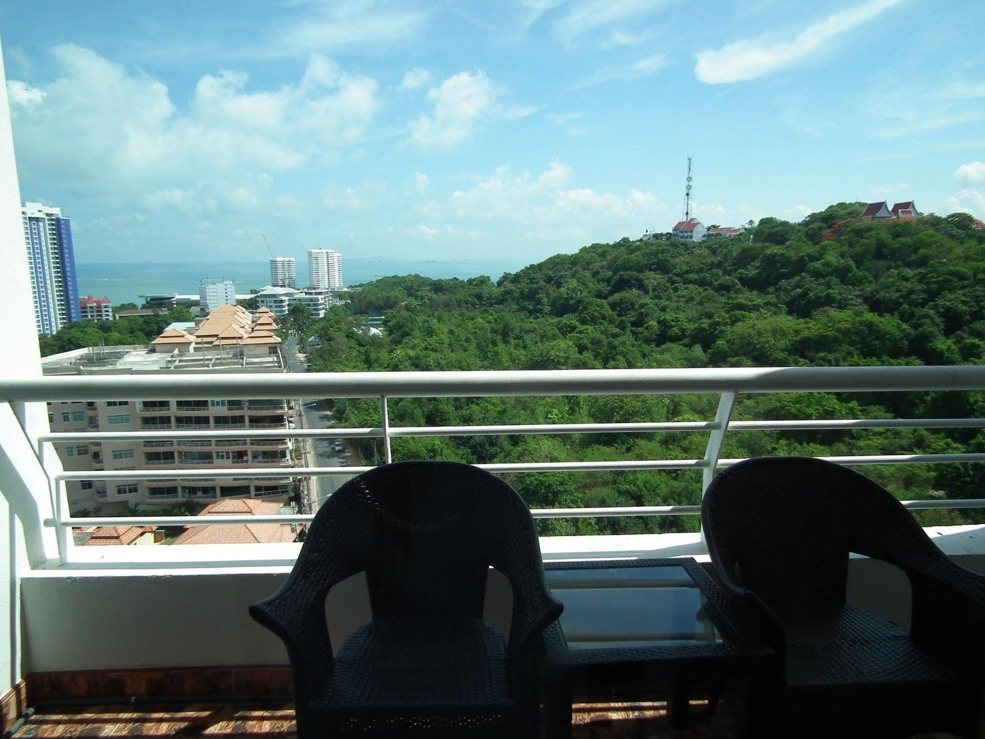 Abricole At Pattaya Hill Apartment Exterior foto