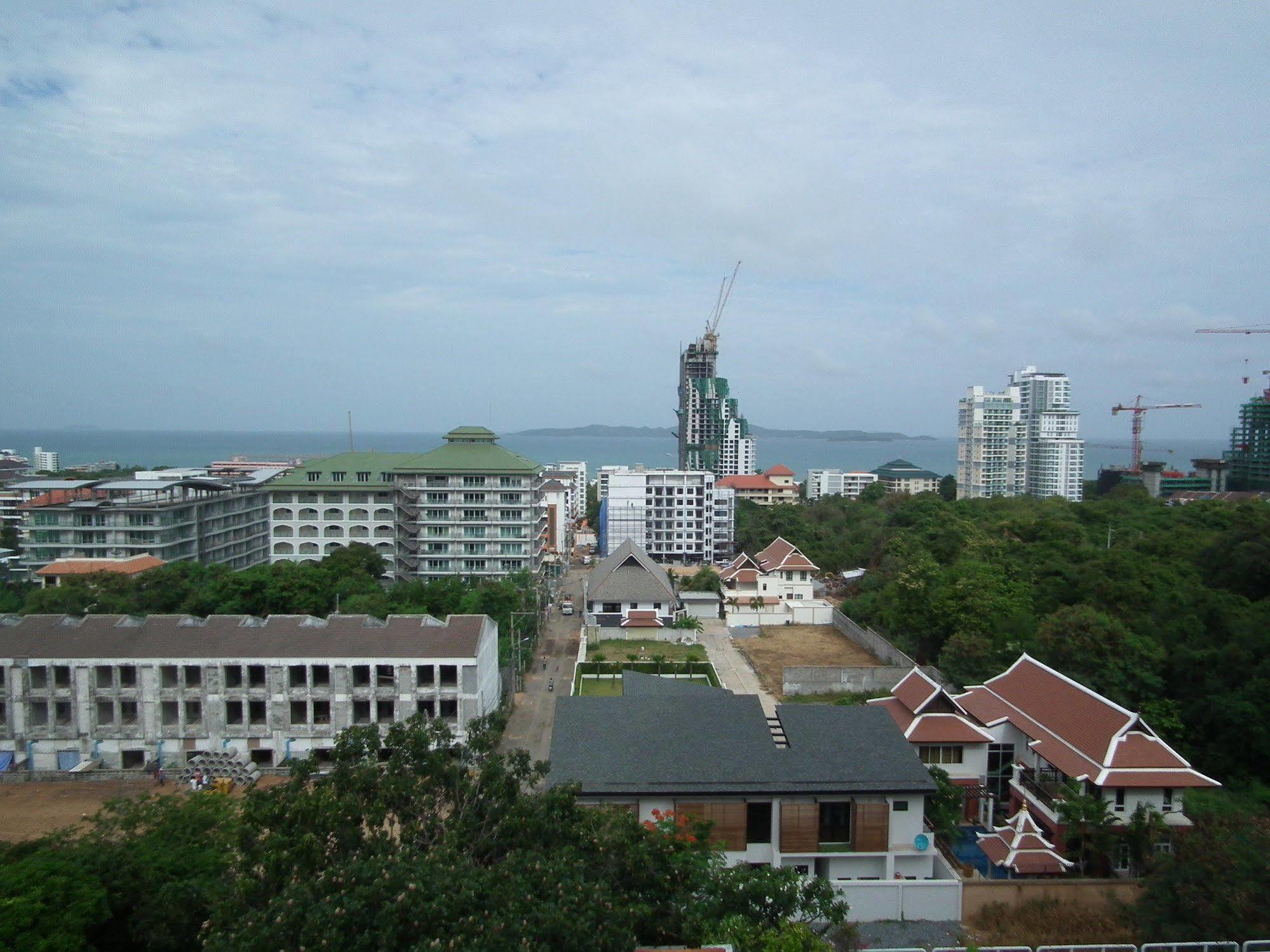 Abricole At Pattaya Hill Apartment Exterior foto