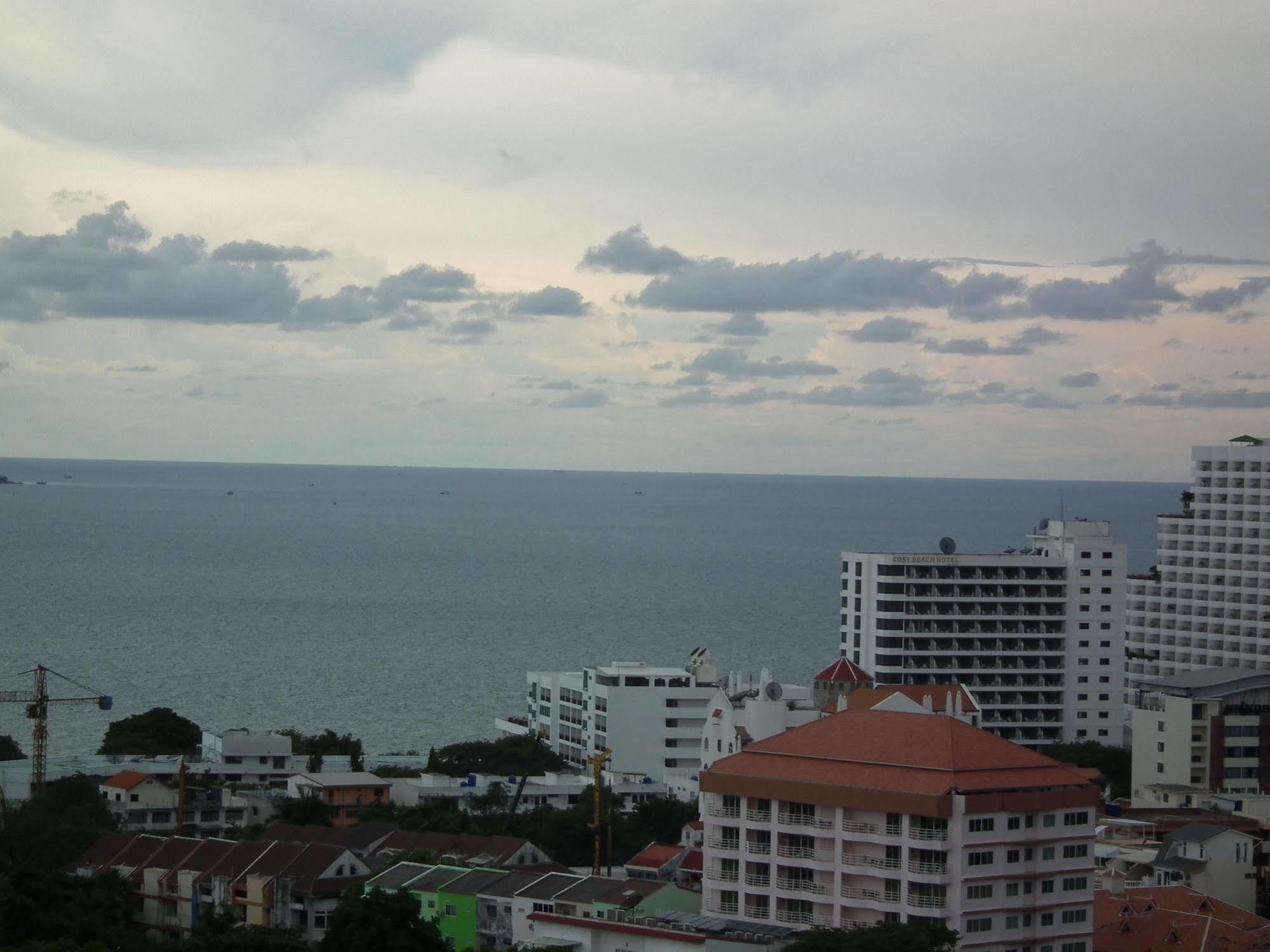 Abricole At Pattaya Hill Apartment Exterior foto